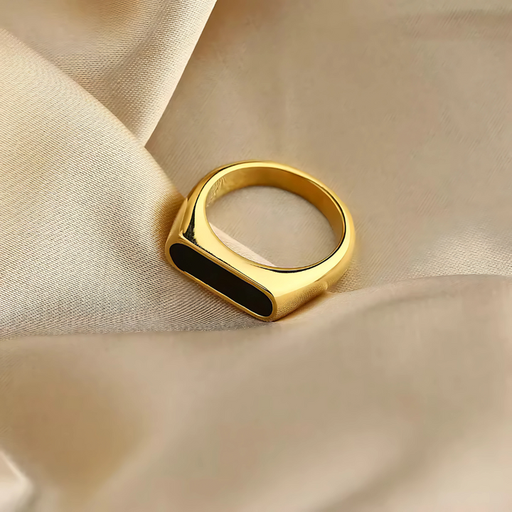 Elegant black enamel signet ring with 18K gold plating for women, adjustable and anti-tarnish – perfect for daily wear and office outfits.

