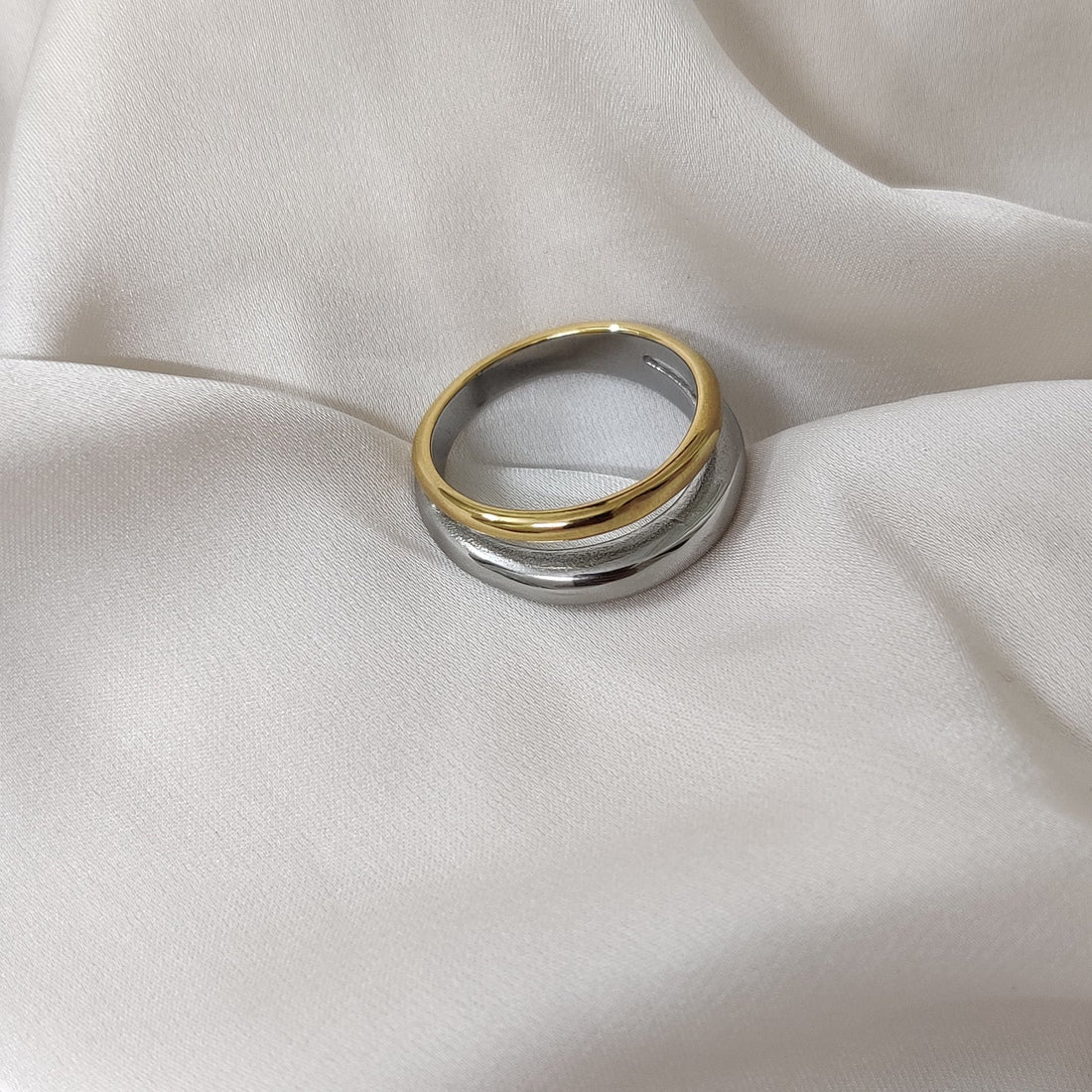 Dual Aura Ring – Gold & Silver Harmony