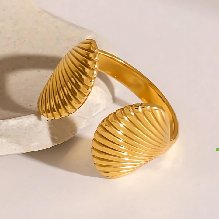 Shell Luxe Wrap Ring – Golden Radiance