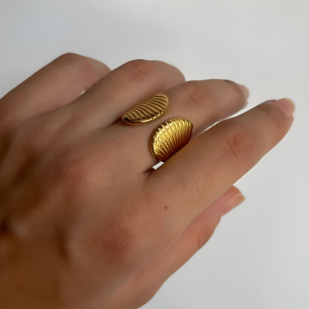 Shell Luxe Wrap Ring – Golden Radiance