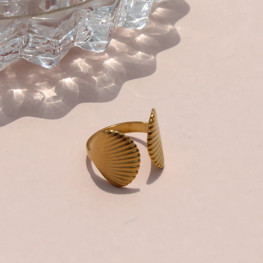 Shell Luxe Wrap Ring – Golden Radiance
