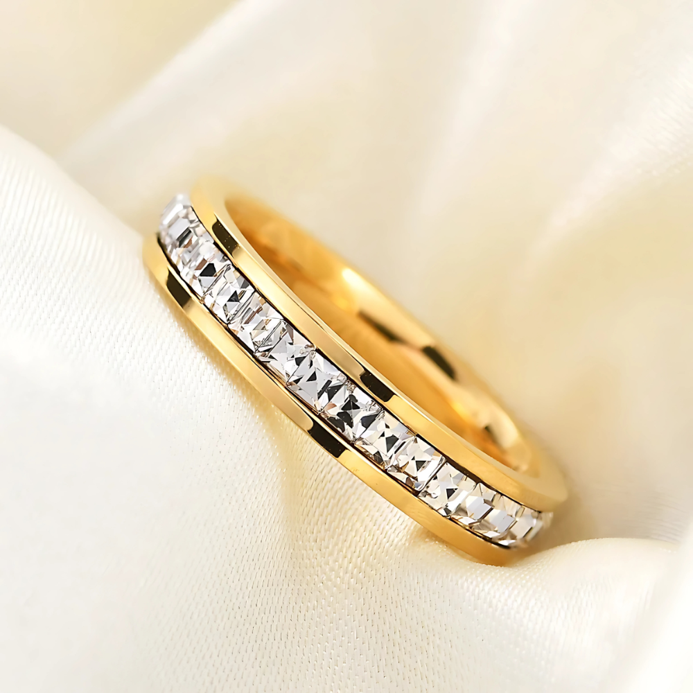 Luxe Radiant Crystal Band – 18kt Gold Plated Timeless Sparkle